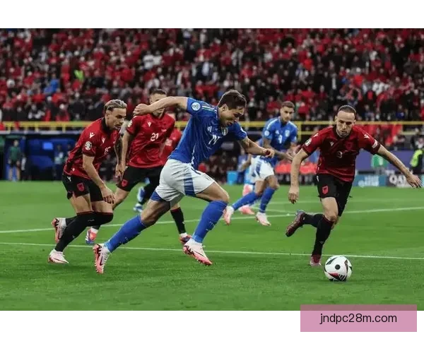 波兰逆袭阿尔巴尼亚赢得关键三分 维尔茨基与莱万领衔全场表现